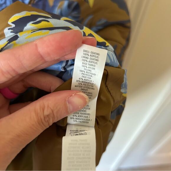 Aerie Offline Puffer Vest Floral Print Detachable Hood Faux Fur Trim Size XL - Picture 9 of 9